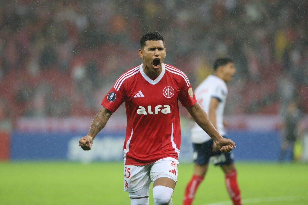 Inter vira, vence o Bahia e garante vaga nas oitavas da Libertadores no Beira-Rio!