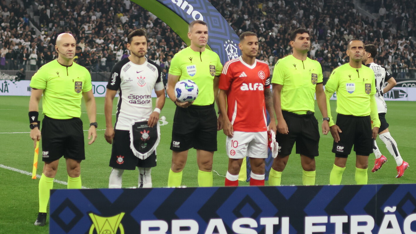 As reclamações do Inter contra a arbitragem na partida contra o Corinthians