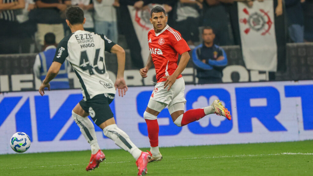 Com expulsão de Bruno Henrique e polêmicas de arbitragem, Inter perde para o Corinthians