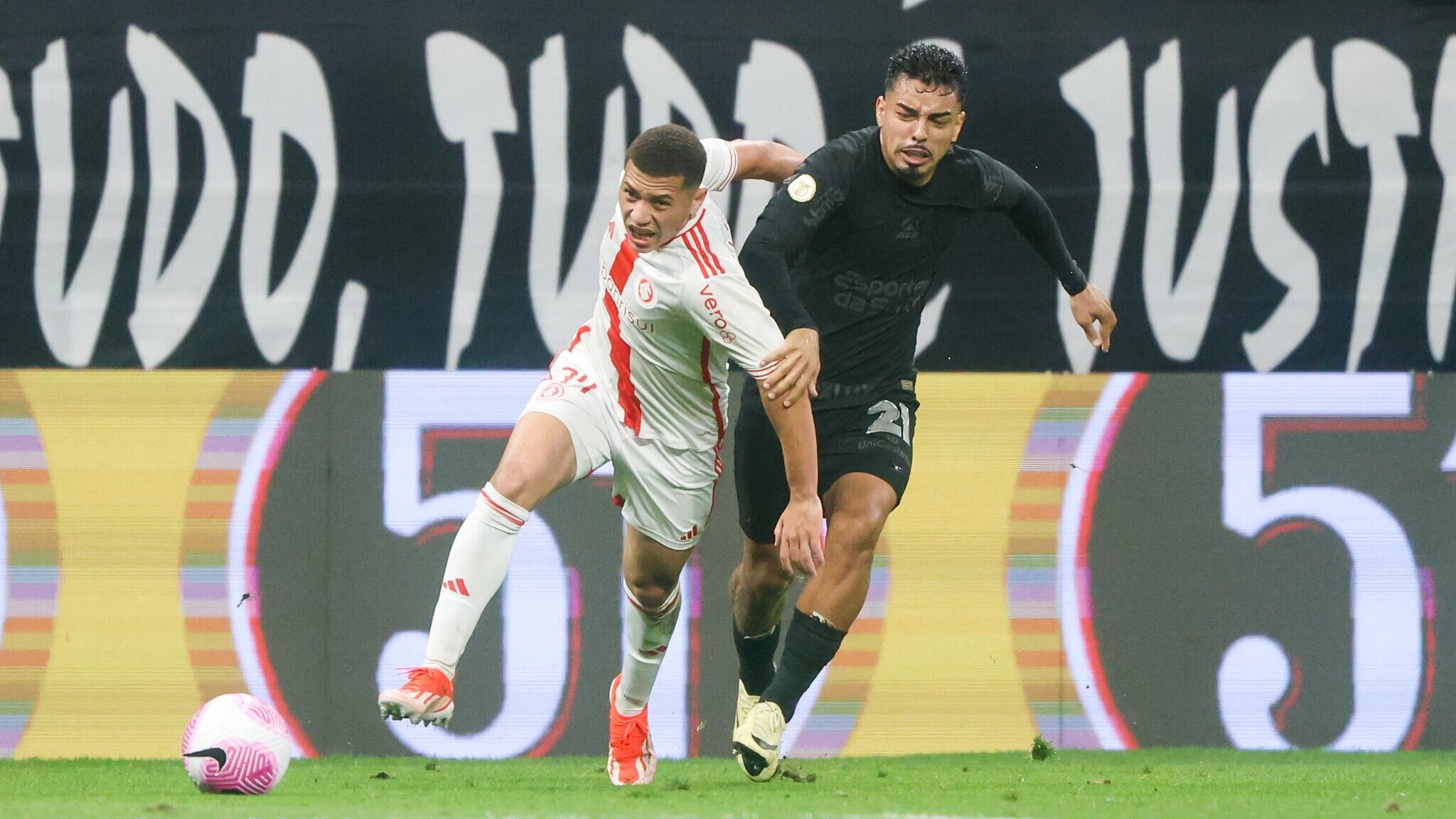 Saiba onde assistir a partida entre Corinthians e Inter pelo Brasileirão