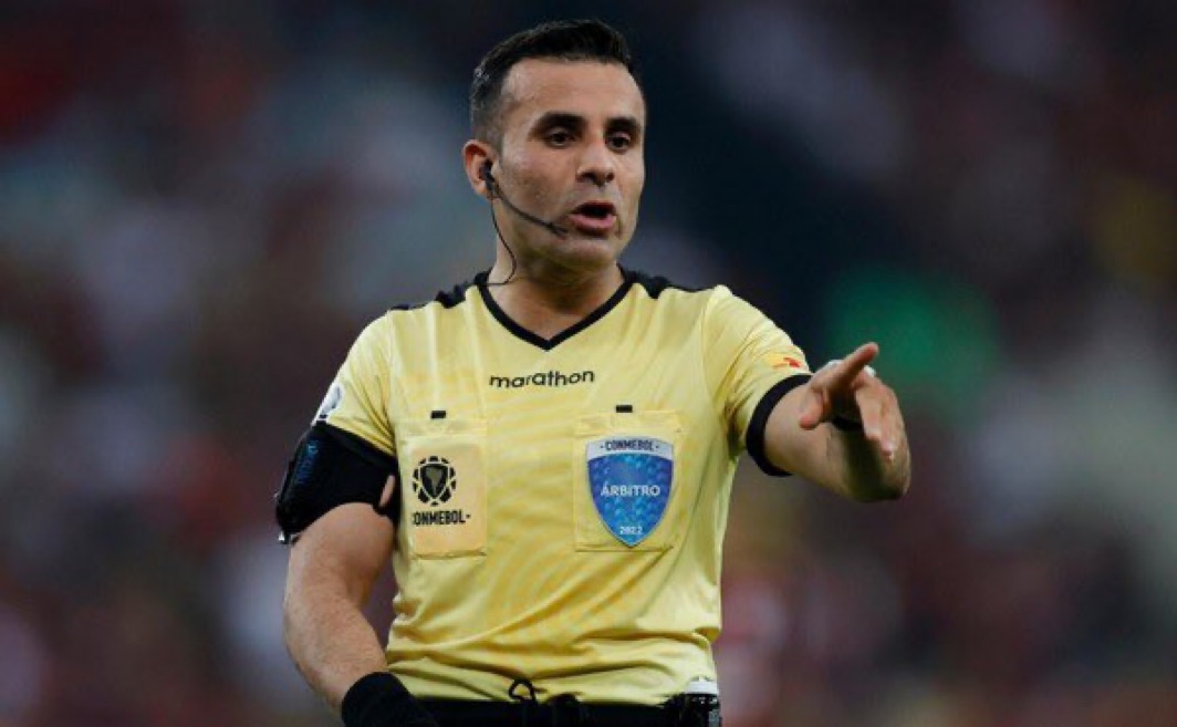Velho conhecido! Árbitro chileno que apitou River x Inter em 2019 comandará duelo decisivo contra o Nacional pela Libertadores
