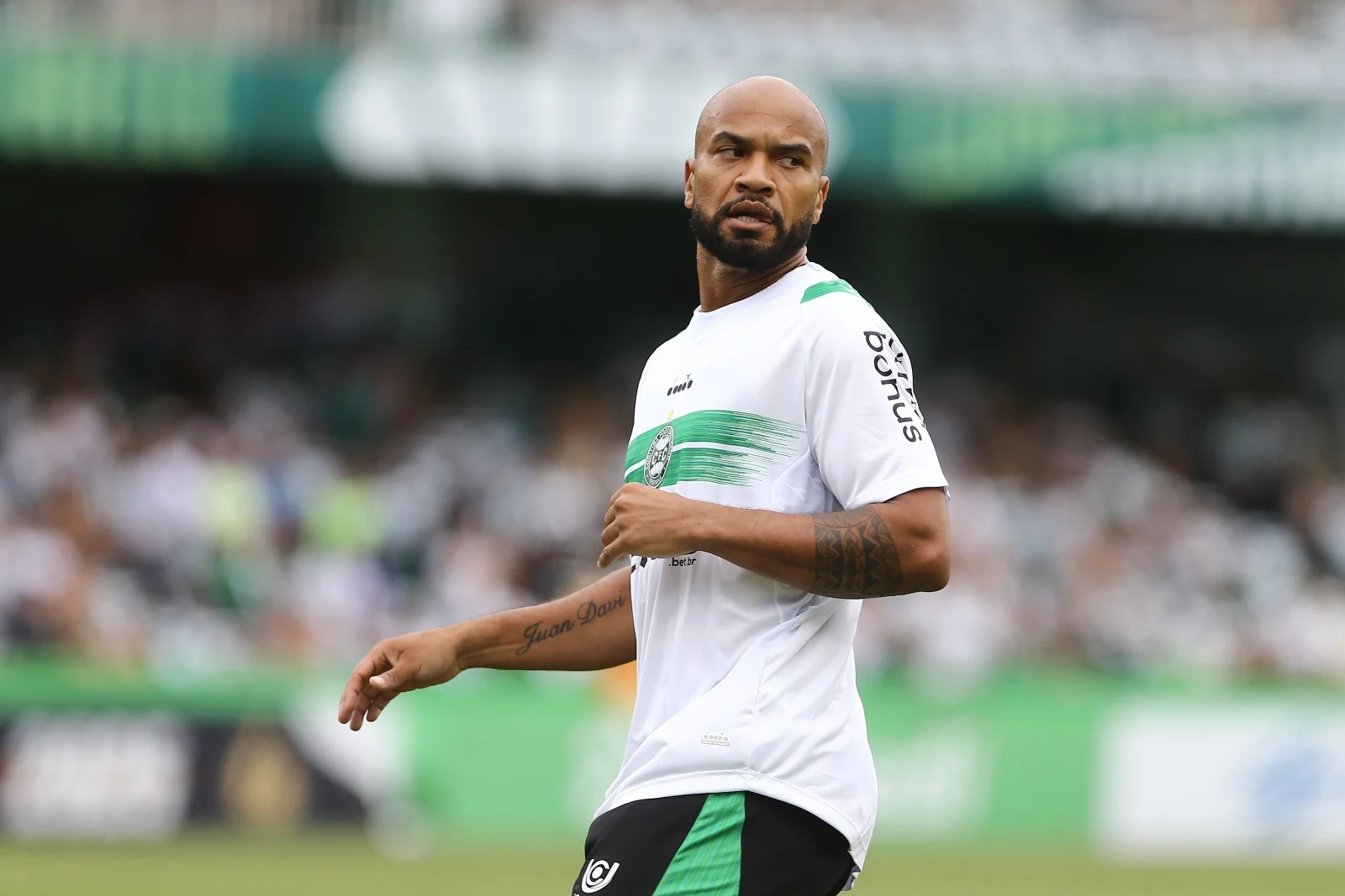 Rodrigo Moledo negocia com novo clube e pode entrar no caminho do Inter; entenda