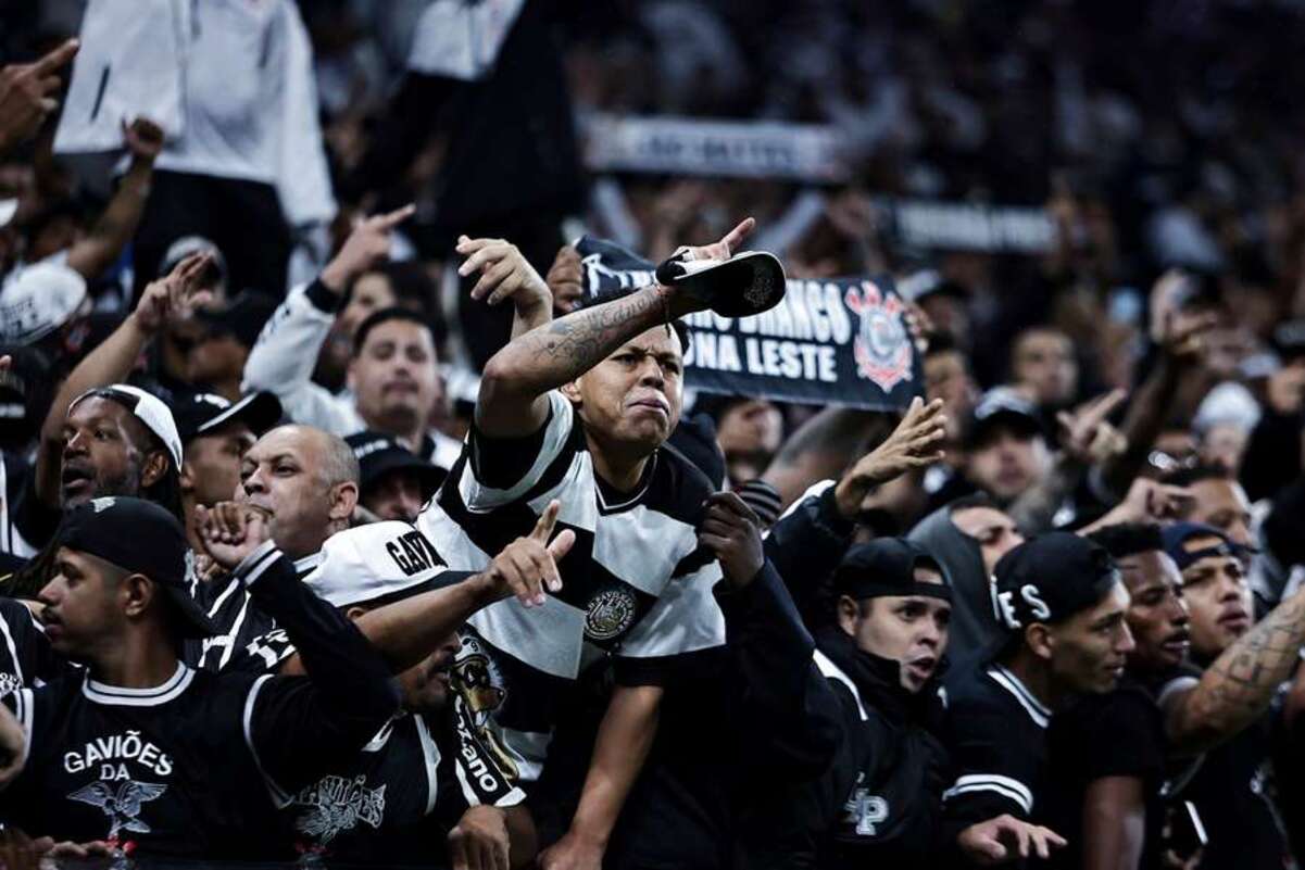Atitude da torcida do Corinthians gera reclamação do Inter na CBF; saiba mais