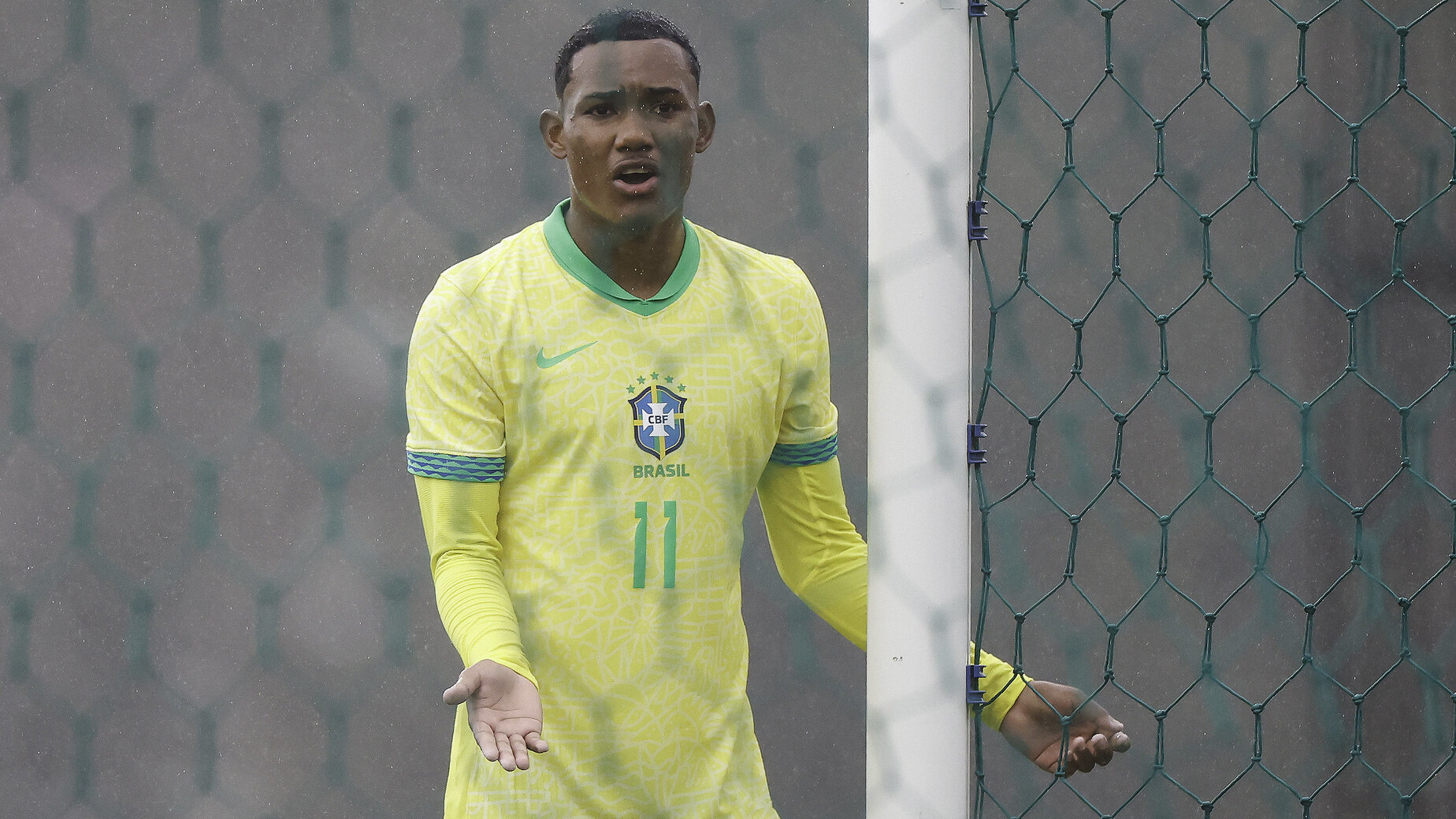Raykkonen dá assistência em amistoso pela Seleção Brasileira; confira