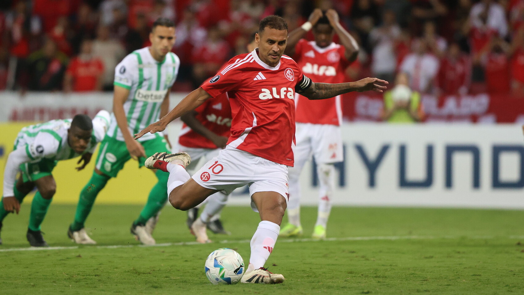 Ranking de pênaltis no Brasileirão surpreende: veja a posição do Inter e quem lidera!
