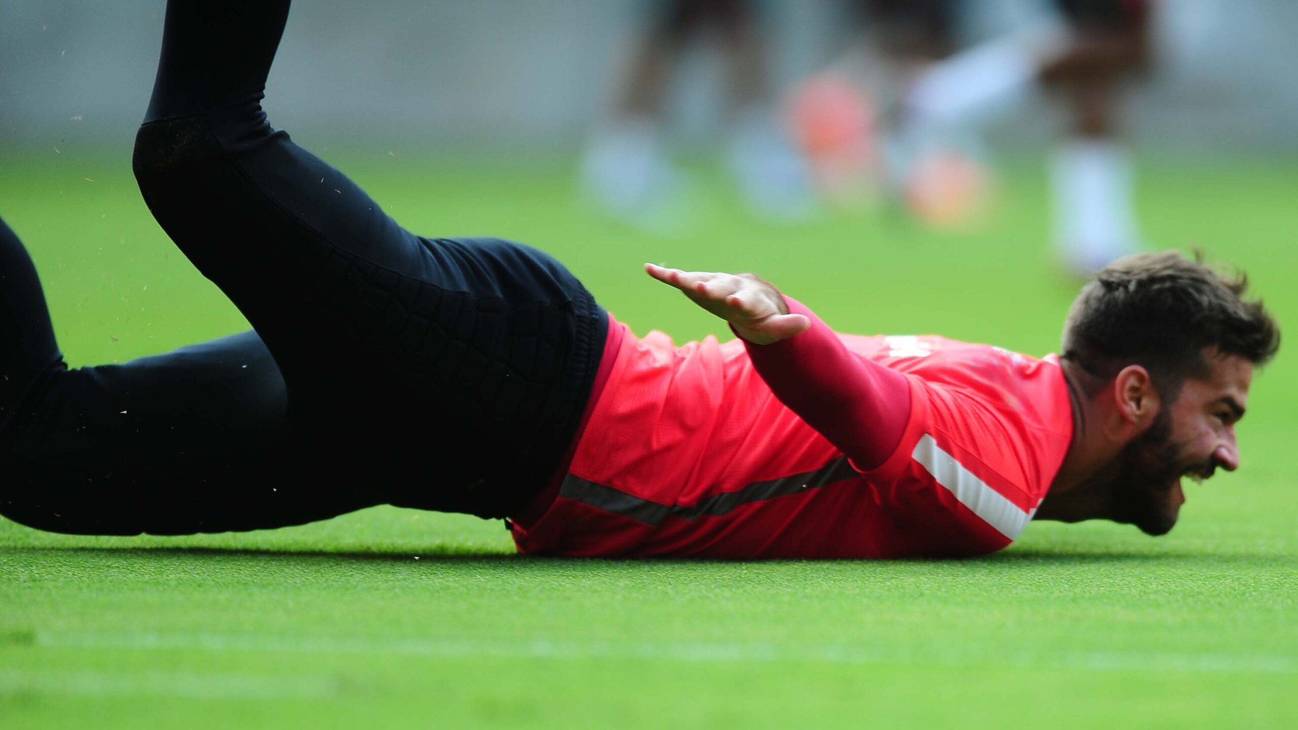 Liverpool faz publicação sobre Alisson no Celeiro de Ases e Inter responde; confira