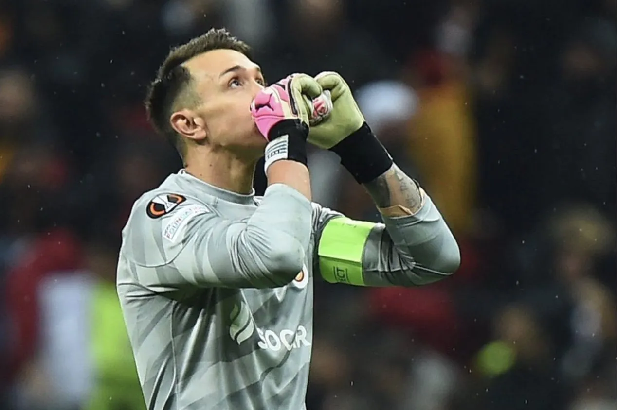 Ex-goleiro da Seleção Uruguaia, Muslera reforça rival do Inter na Libertadores