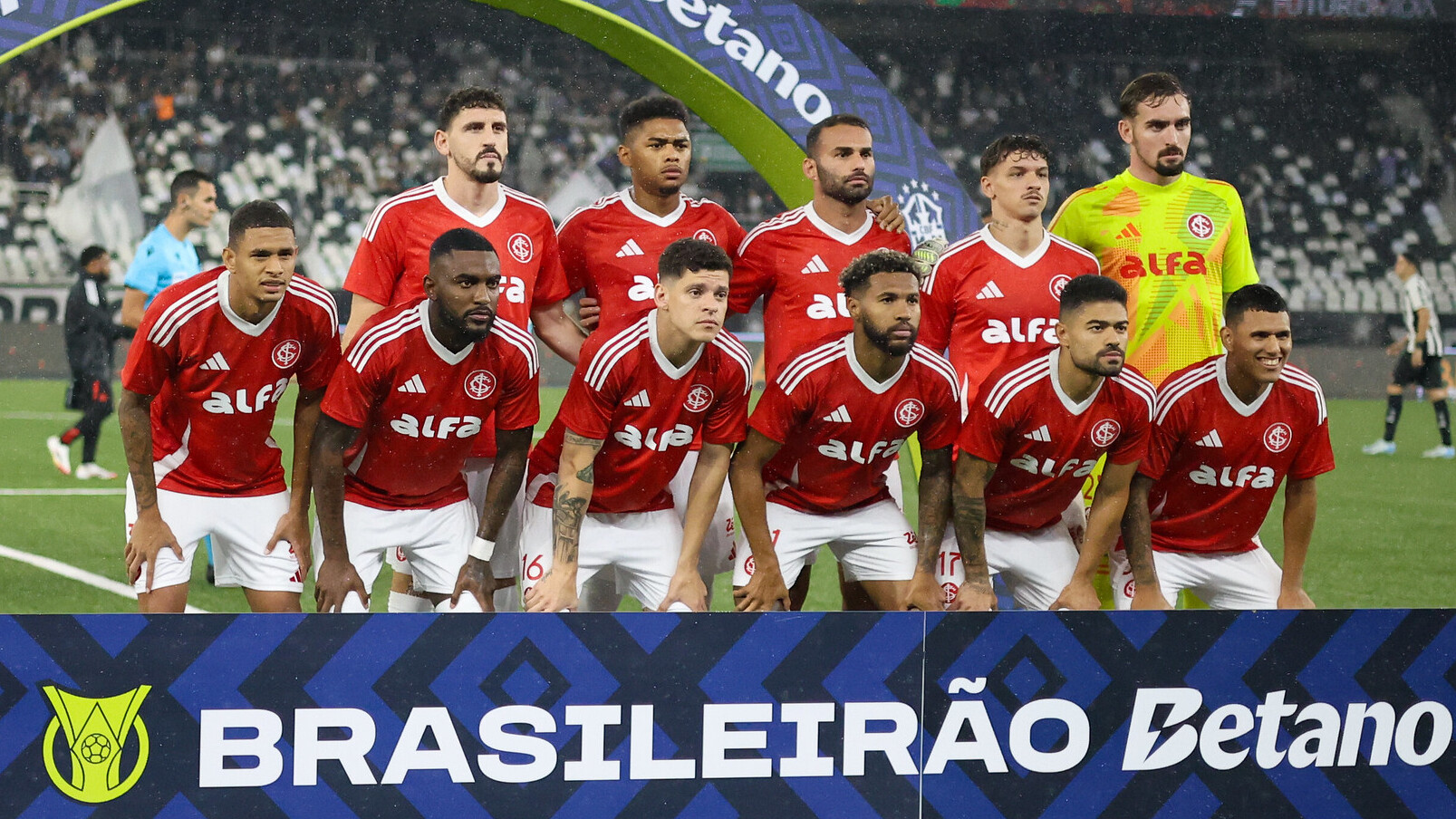 O trato feito pela direção do Inter com os jogadores após partida contra o Atlético-MG