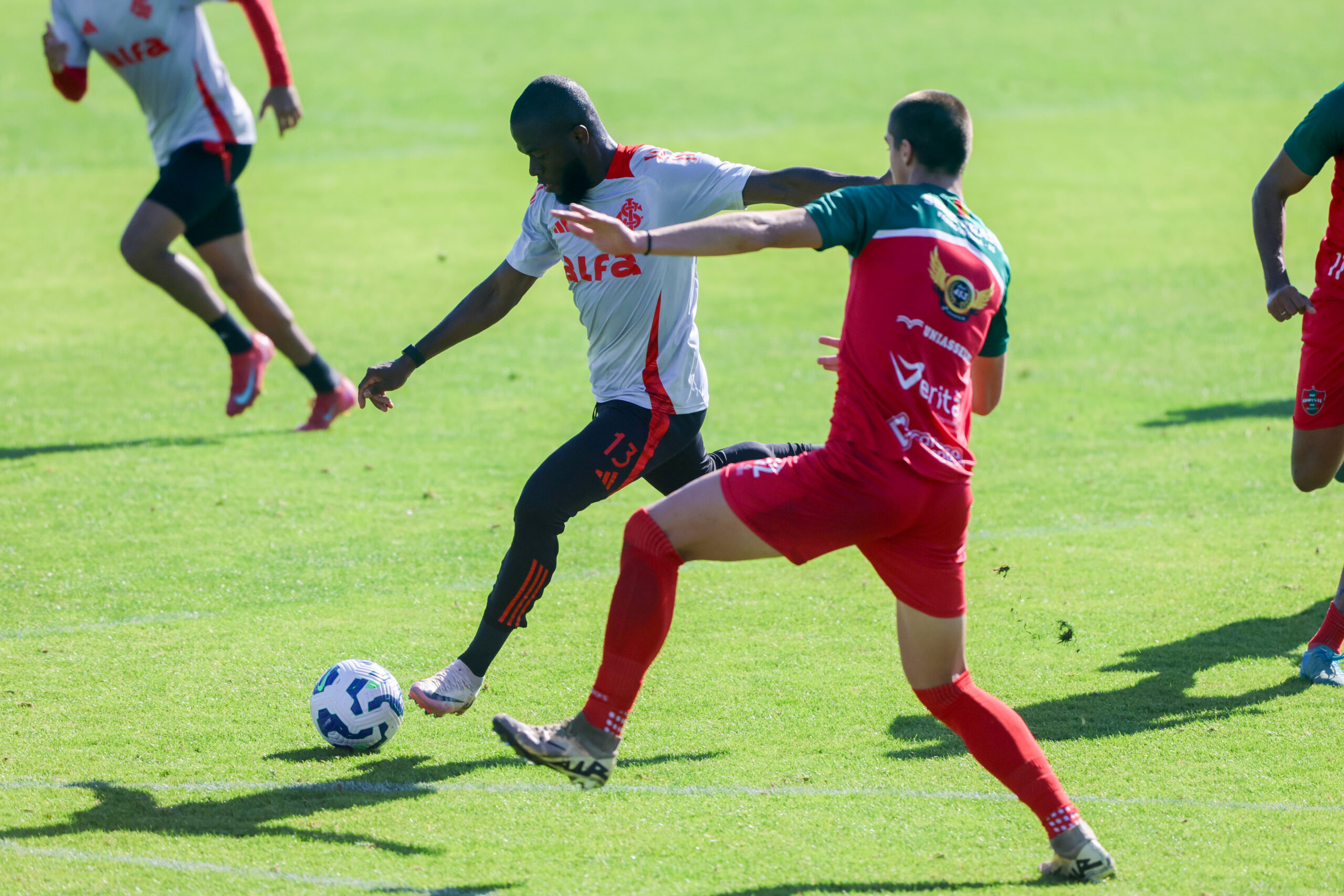 Inter vence jogo-treino com destaque de Enner Valencia e Thiago Maia