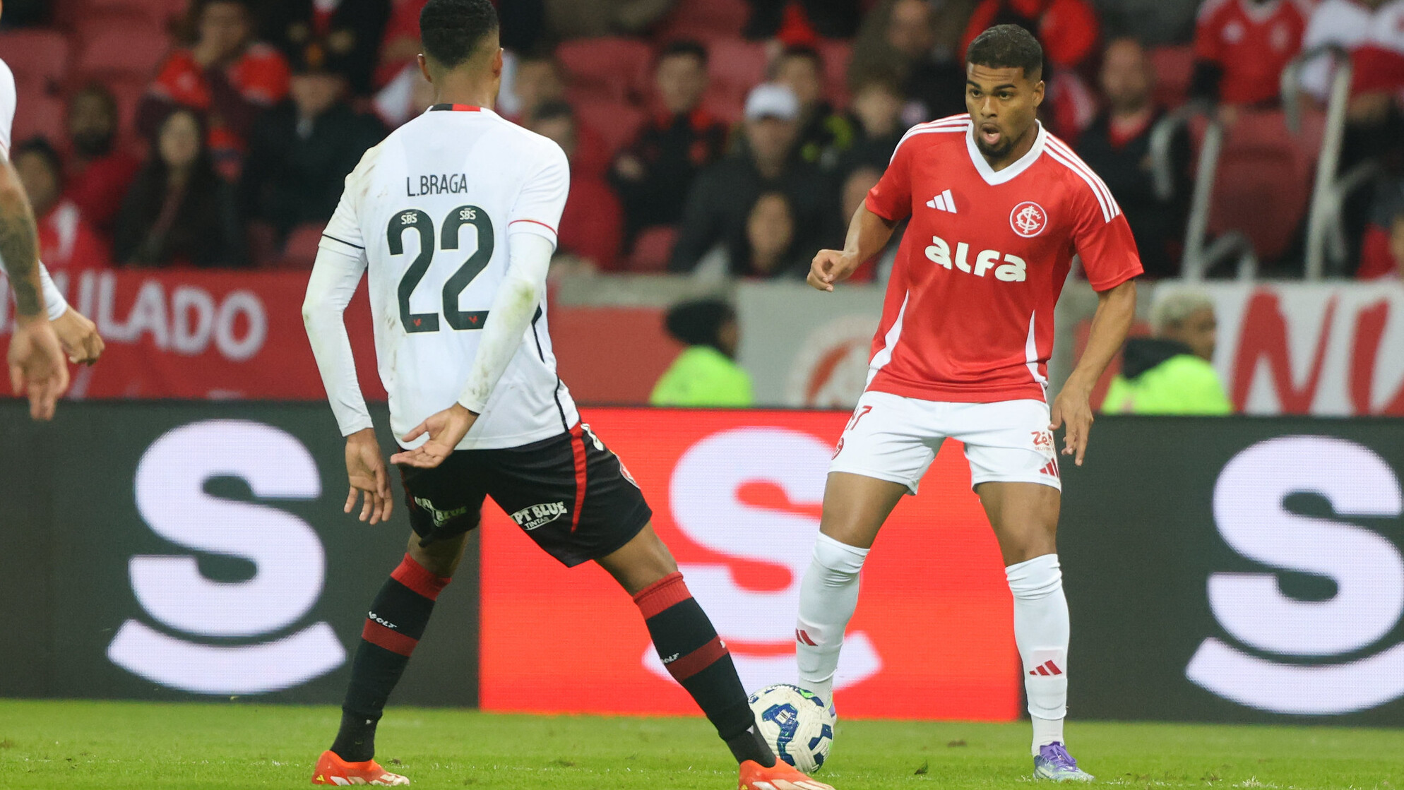 A posição do Inter sobre o interesse de clube inglês por Gustavo Prado