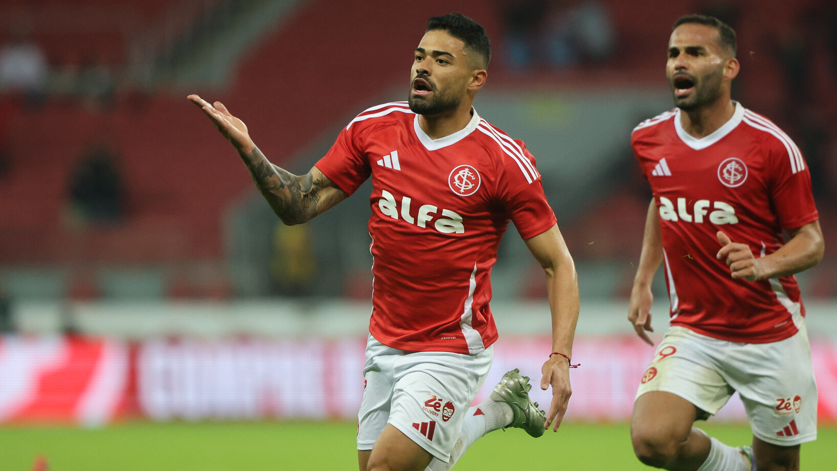 Roger Machado volta a explicar situação de Bruno Tabata no elenco