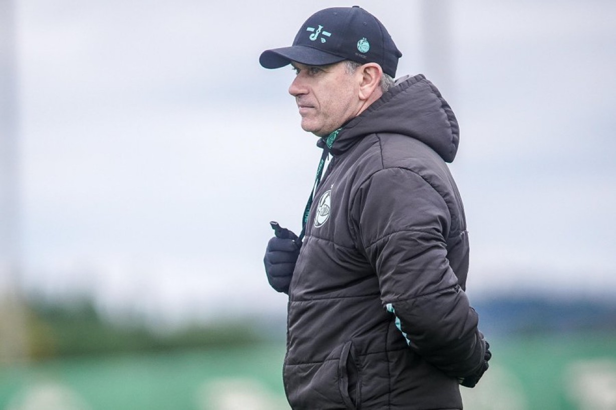 Clube da Série A anuncia demissão de treinador; Inter de olho