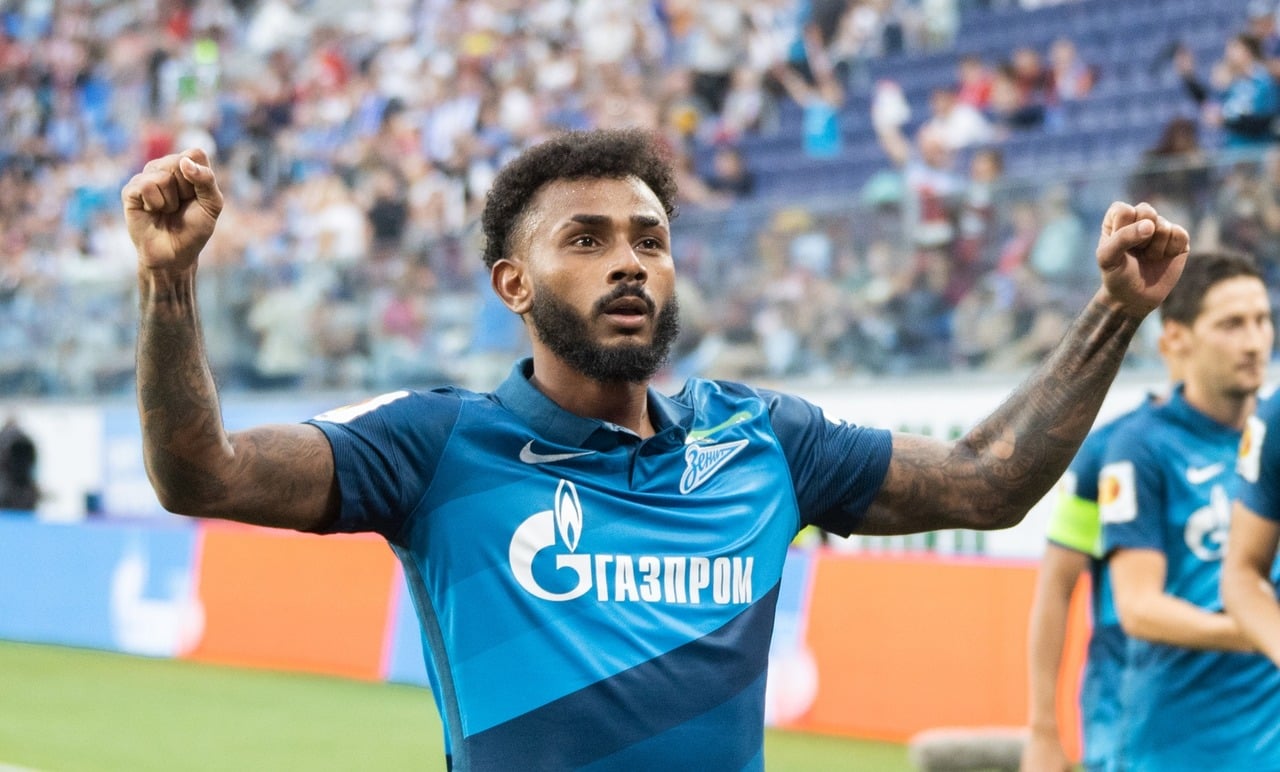De olho no mercado: Zenit pretende negociar volante brasileiro