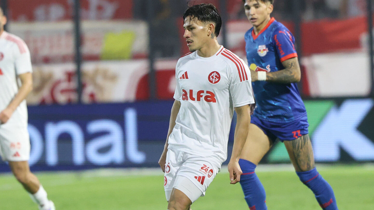 Ex-Inter é procurado e Bernabei pode ganhar concorrente pela titularidade