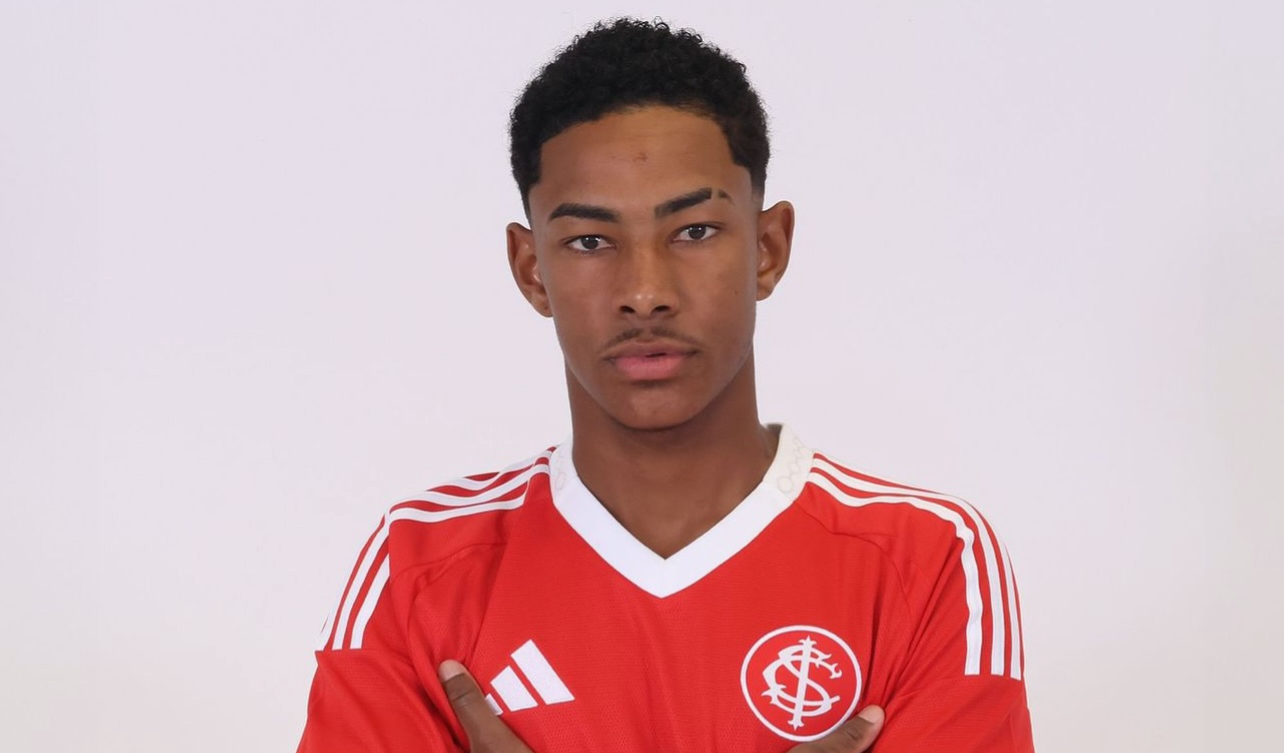 O zagueiro da base que substituirá Vitão e Mercado diante do Bragantino