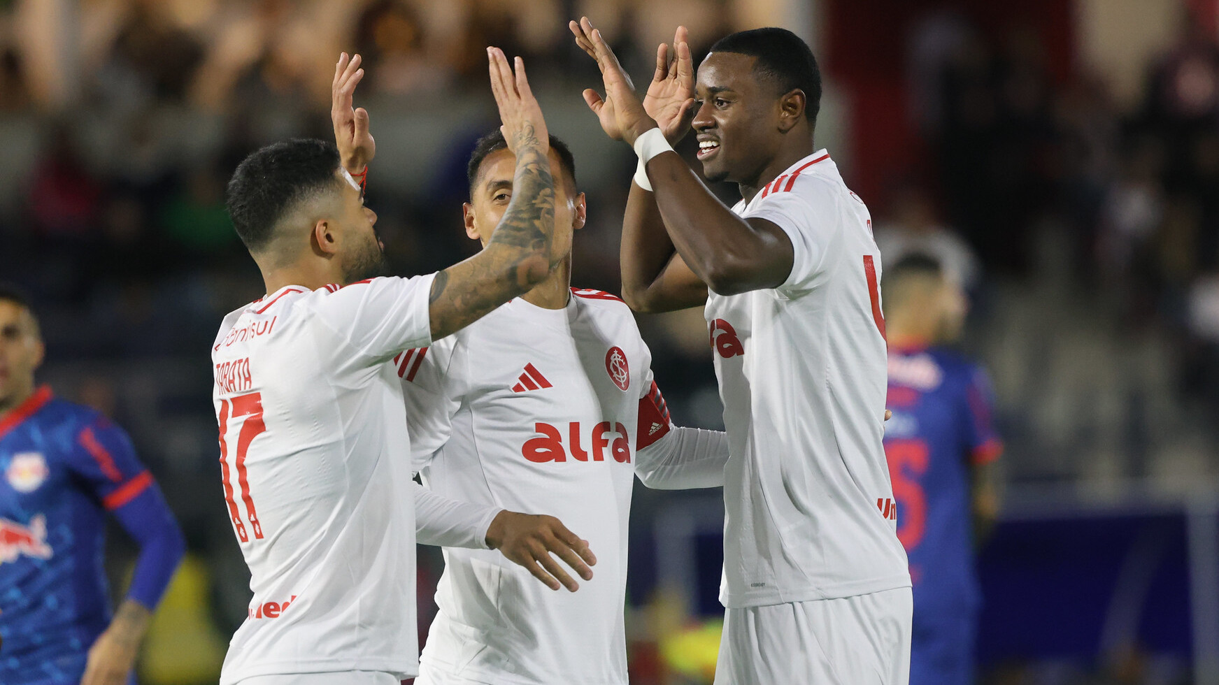 Com dois de Ricardo Mathias, Inter vence o Red Bull Bragantino pelo Brasileirão