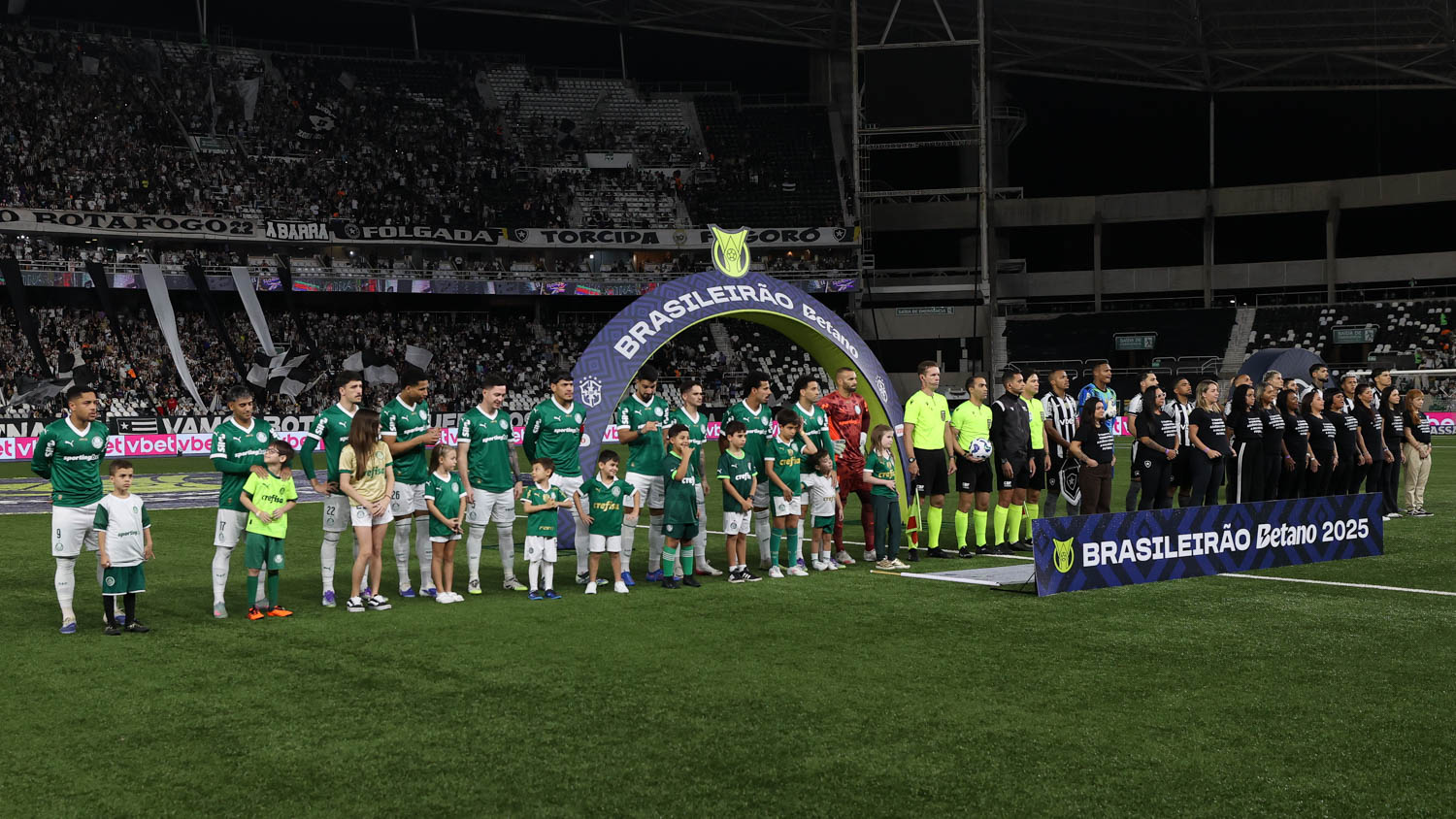 Jogador do Palmeiras se manifesta sobre jogo com o Internacional