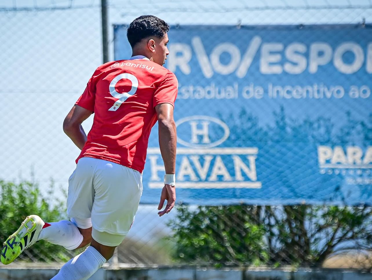 O camisa 9 que o Internacional assinou contrato na última semana