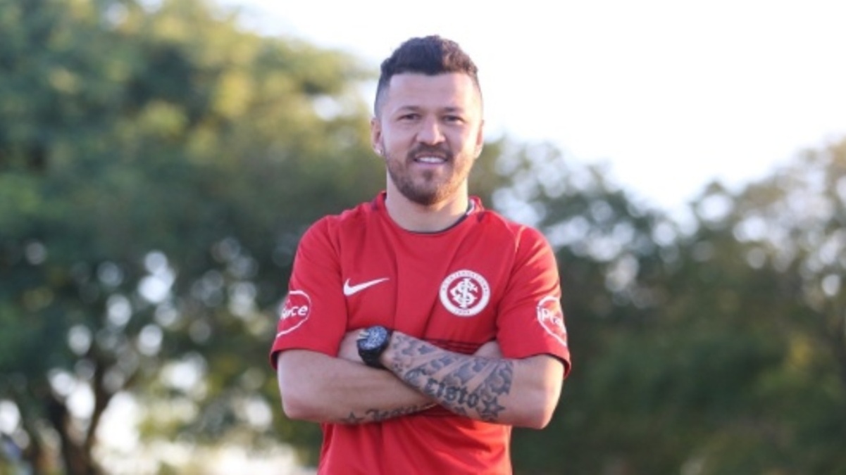 Uma informação surpreendente envolvendo Rossi, ex-atacante do Inter