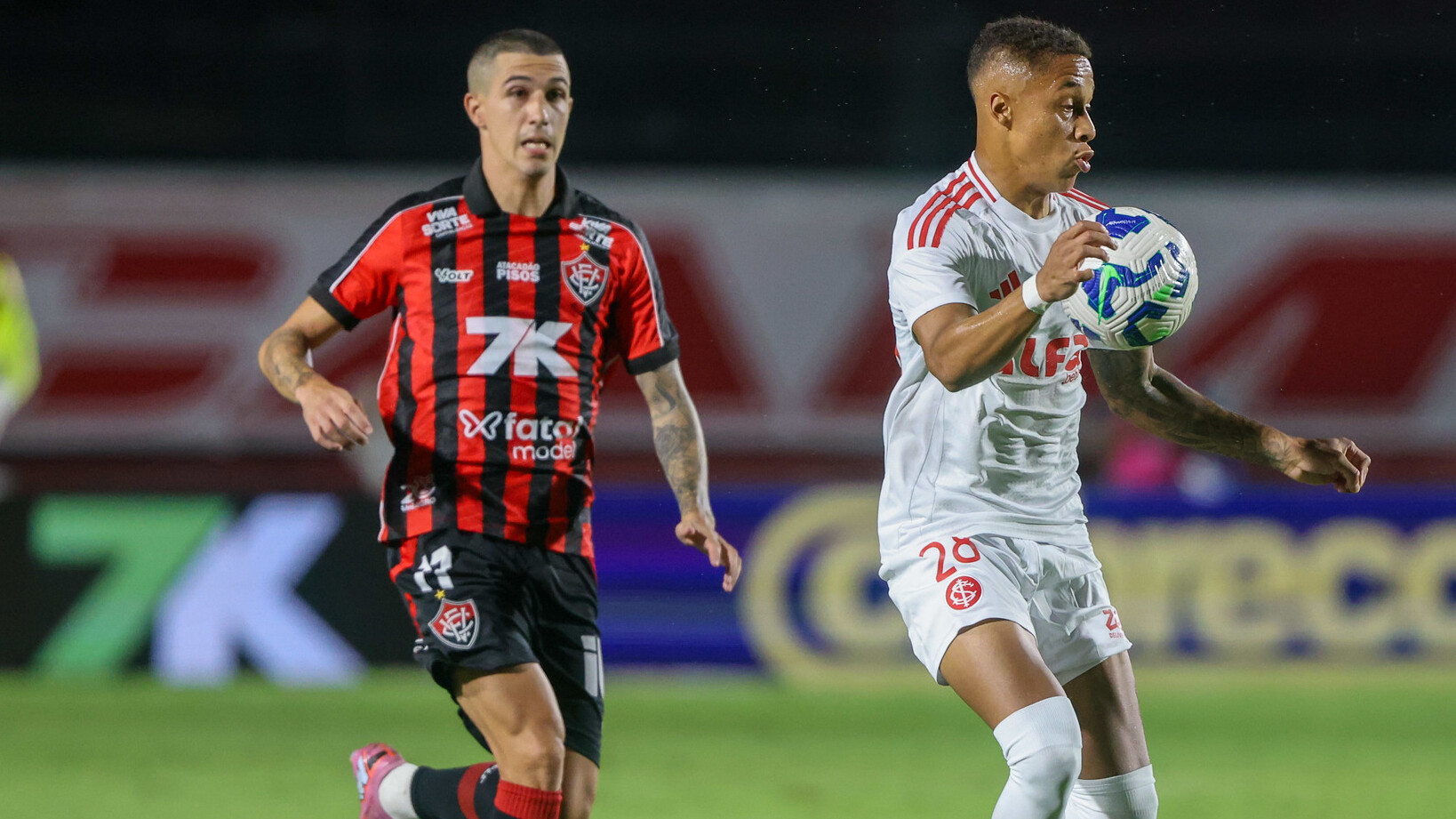 Vitória faz provocação após bater o Inter pelo Brasileirão