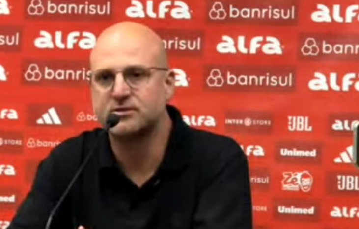 Emocionado, vice-presidente do Inter faz forte pronunciamento