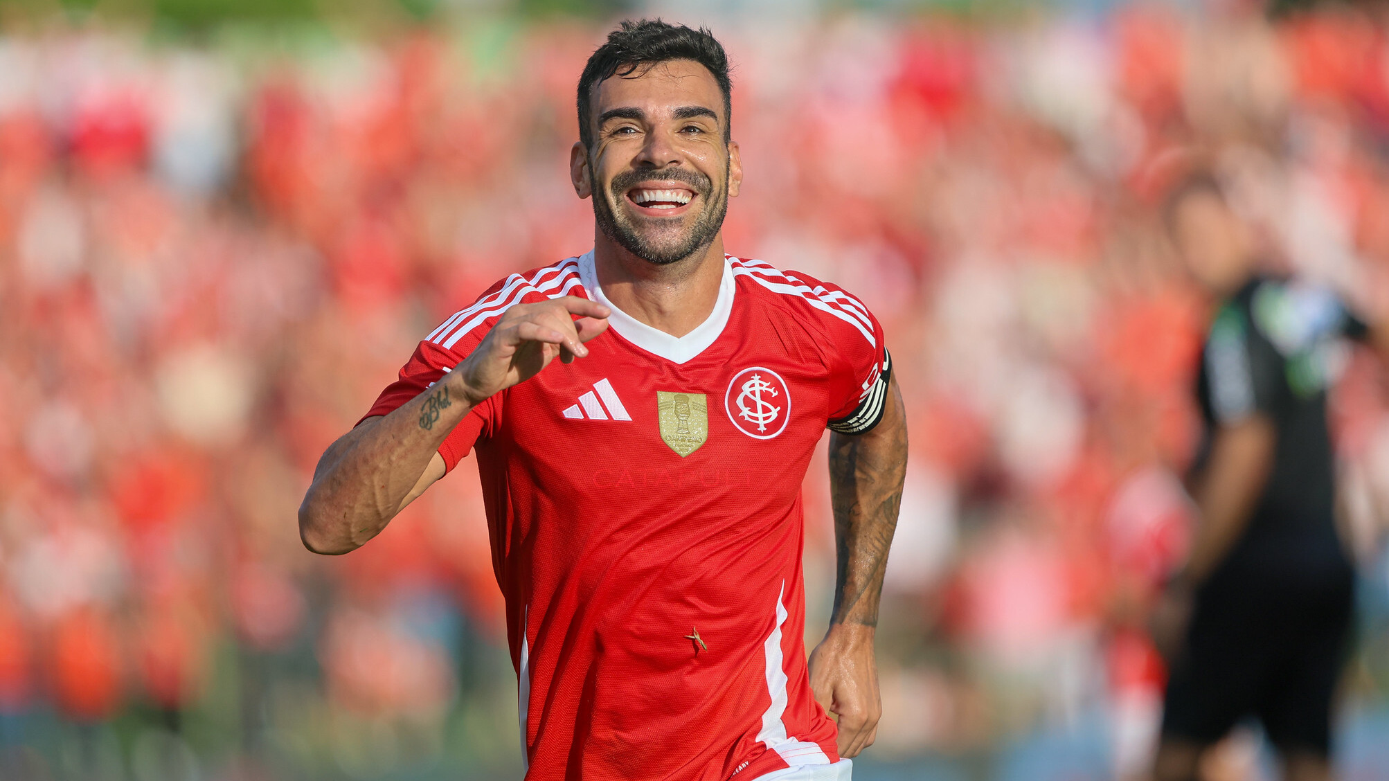 Bruno Henrique responde sobre críticas após sequência como titular do Inter