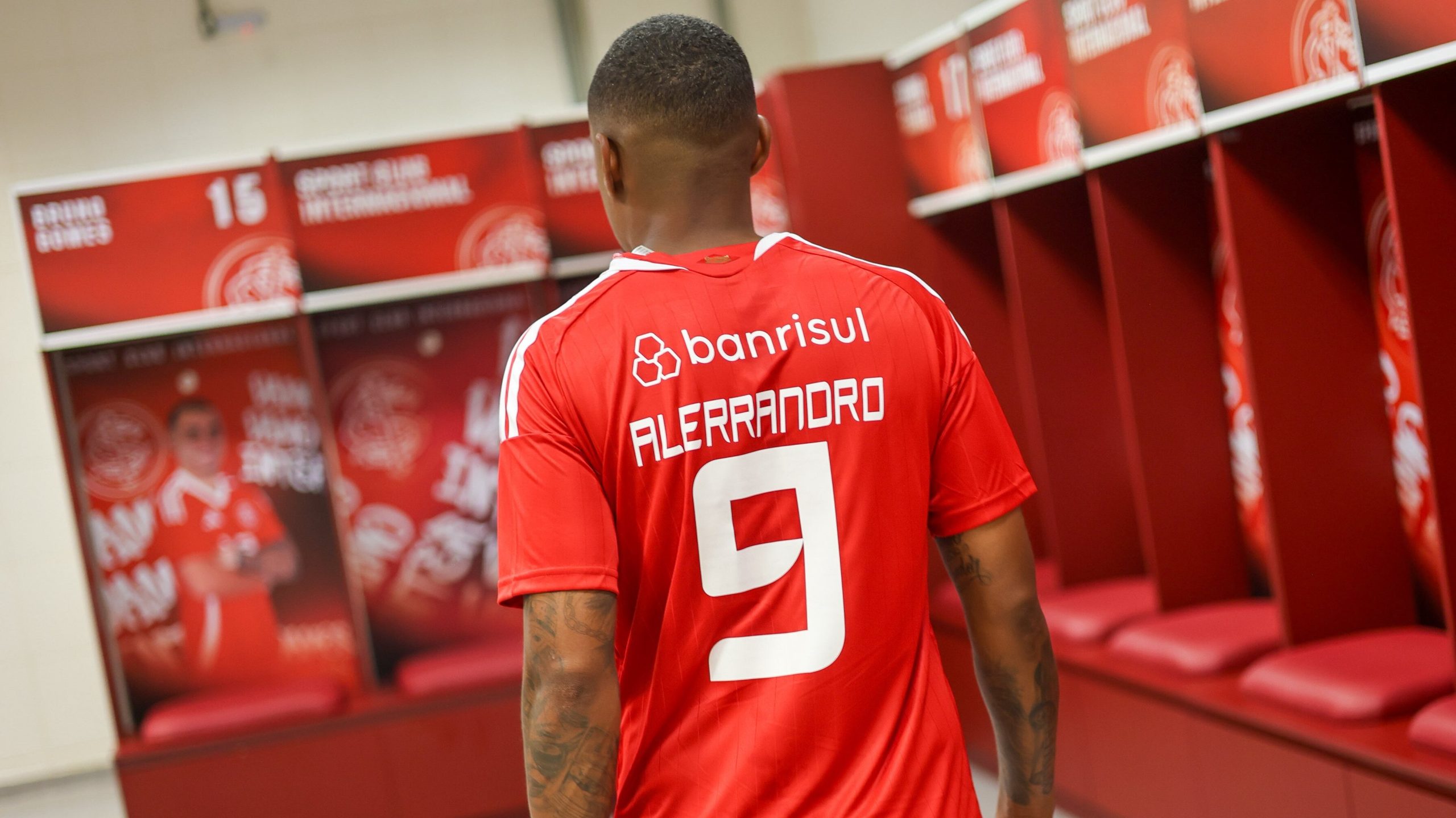 Apresentado como novo camisa 9 do Inter, Alerrandro revela mudança decisiva na carreira