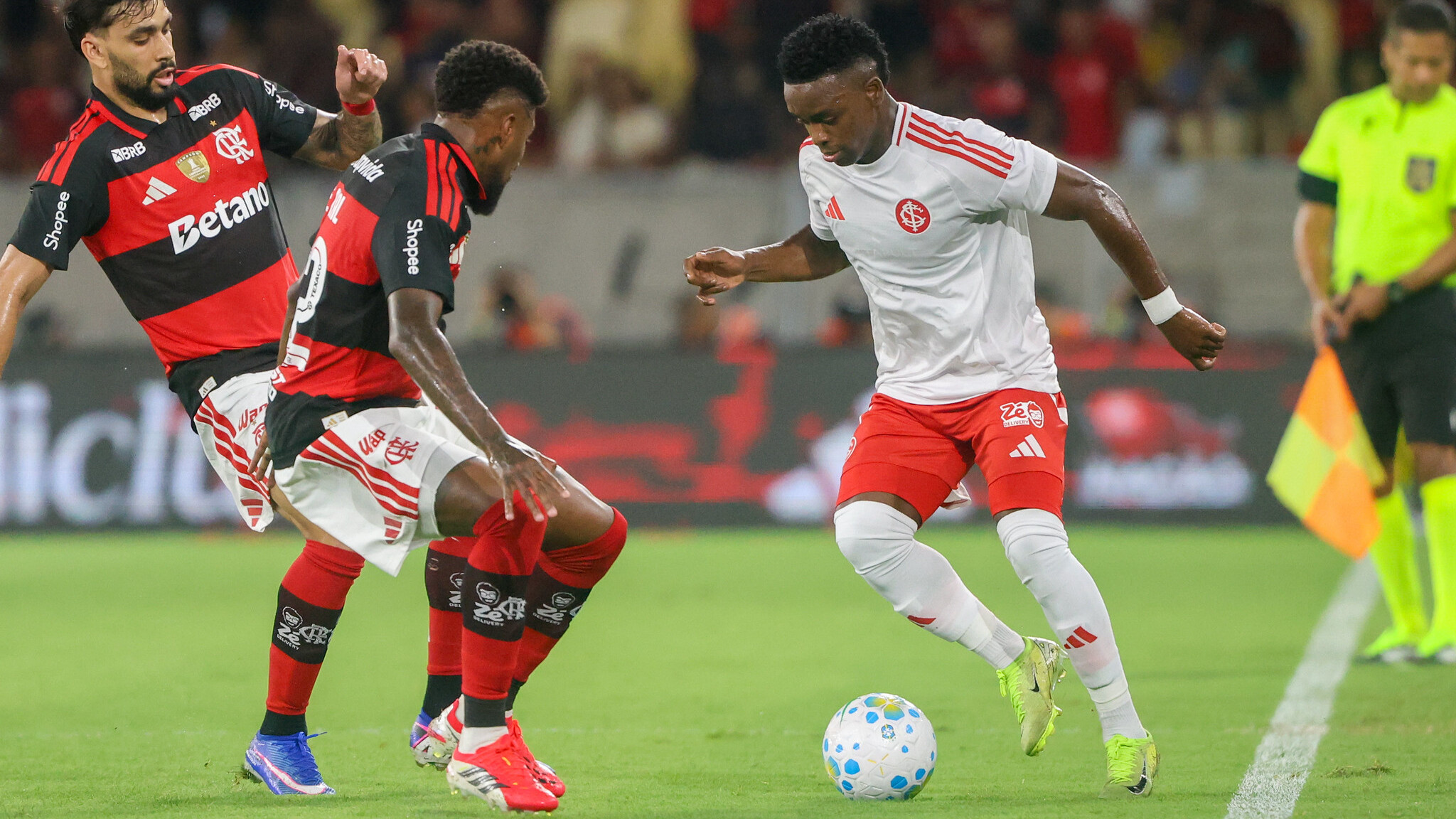 Os detalhes do empate do Inter com o Flamengo pelo Brasileirão