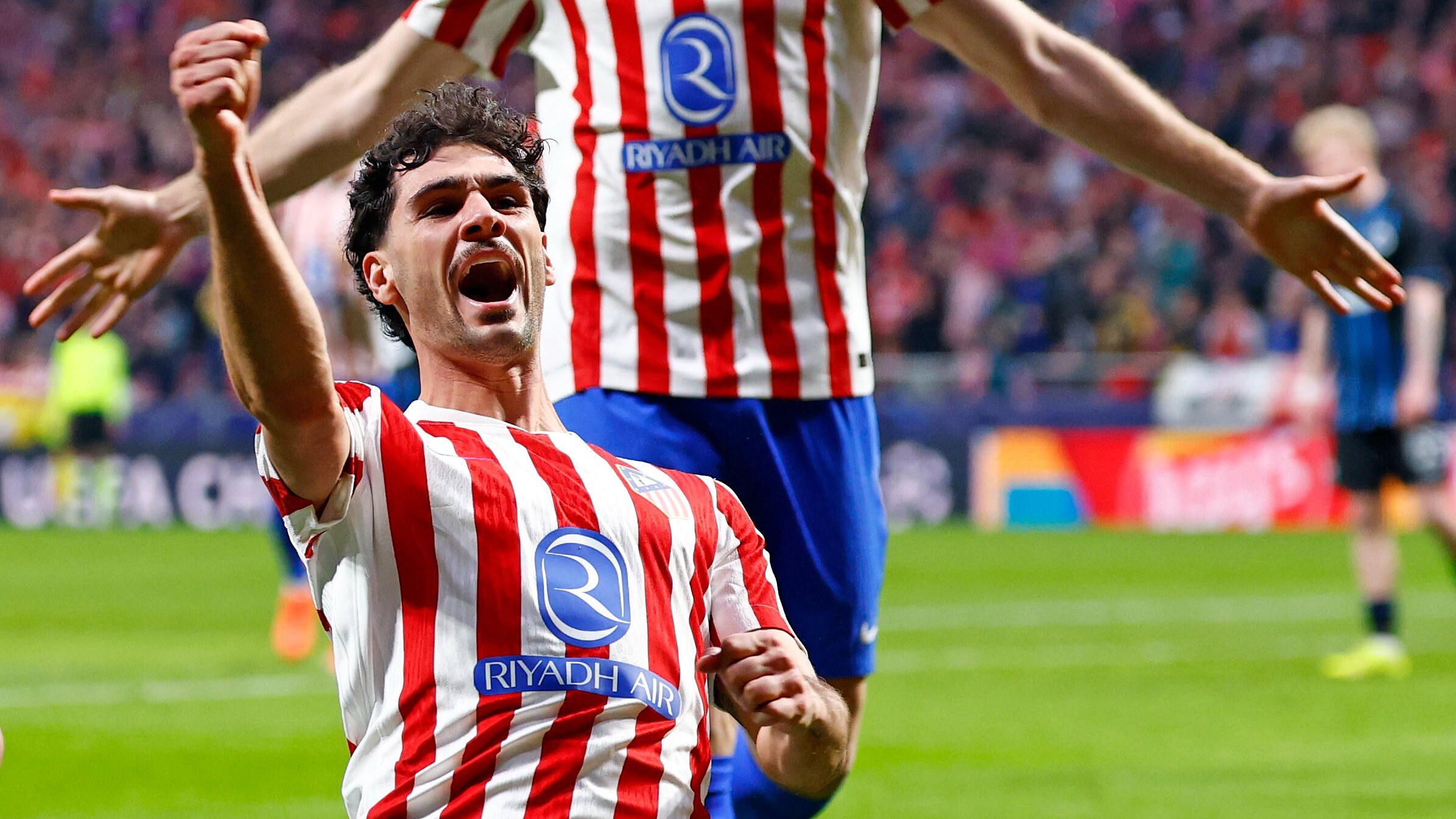 Johnny marca golaço decisivo na Europa e responde sobre o Inter
