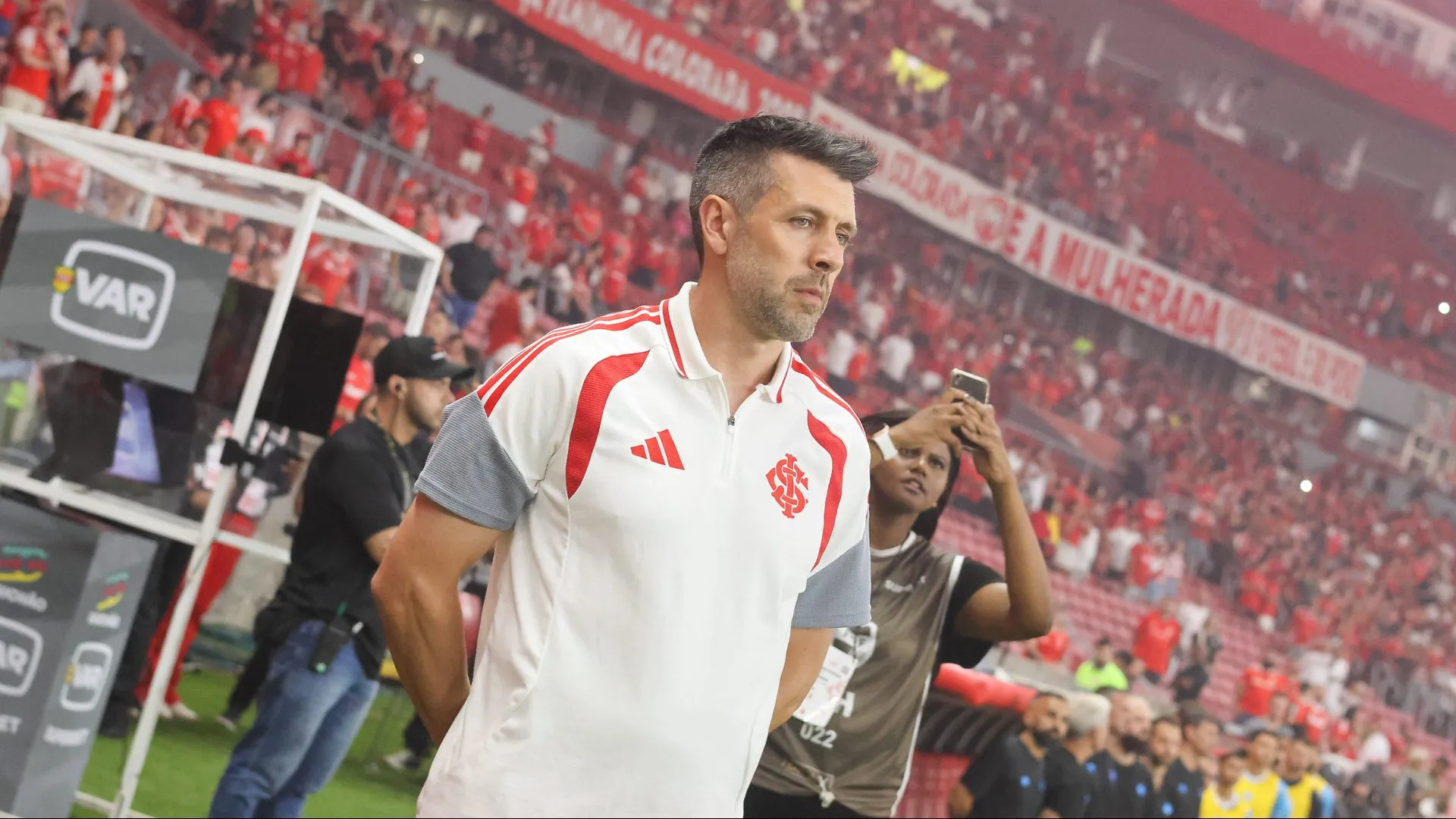 Com influência de Pezzolano, Inter ganha artilheiro para temporada 2026
