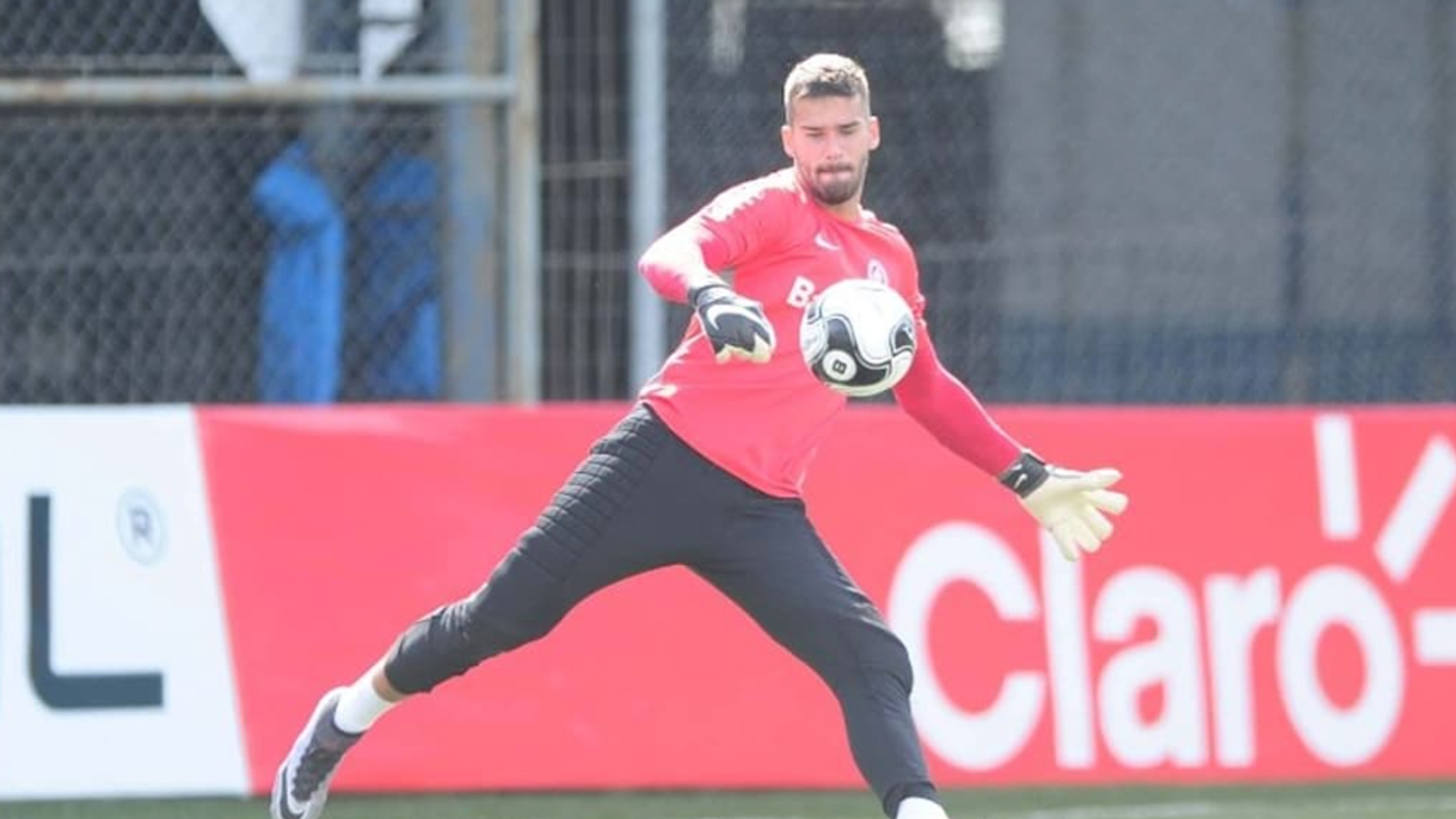 Goleiro Alisson pensa na sequência da carreira e já sabe onde quer jogar