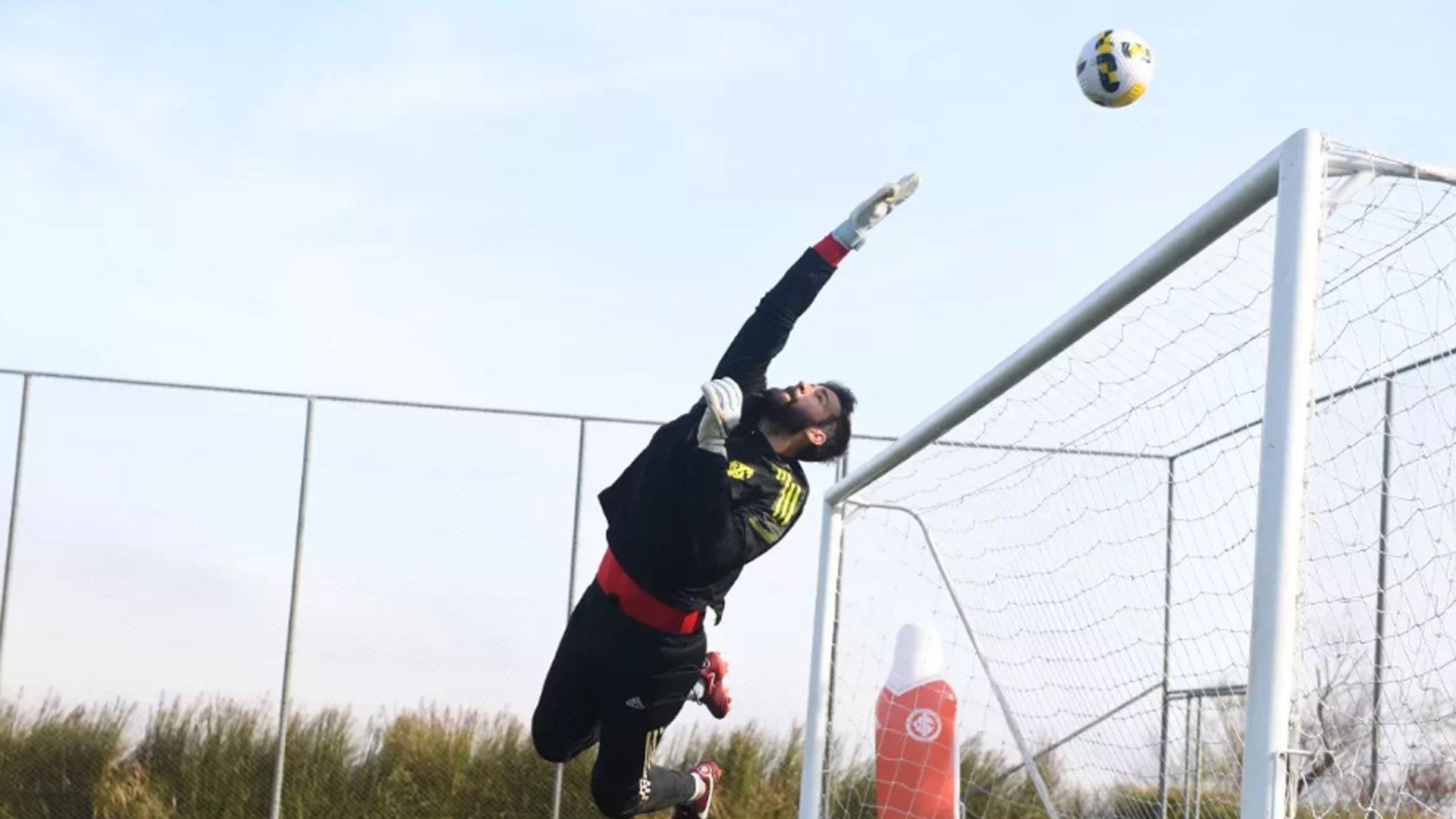 Ex-Inter, goleiro Alisson pode vestir verde na sequência da carreira