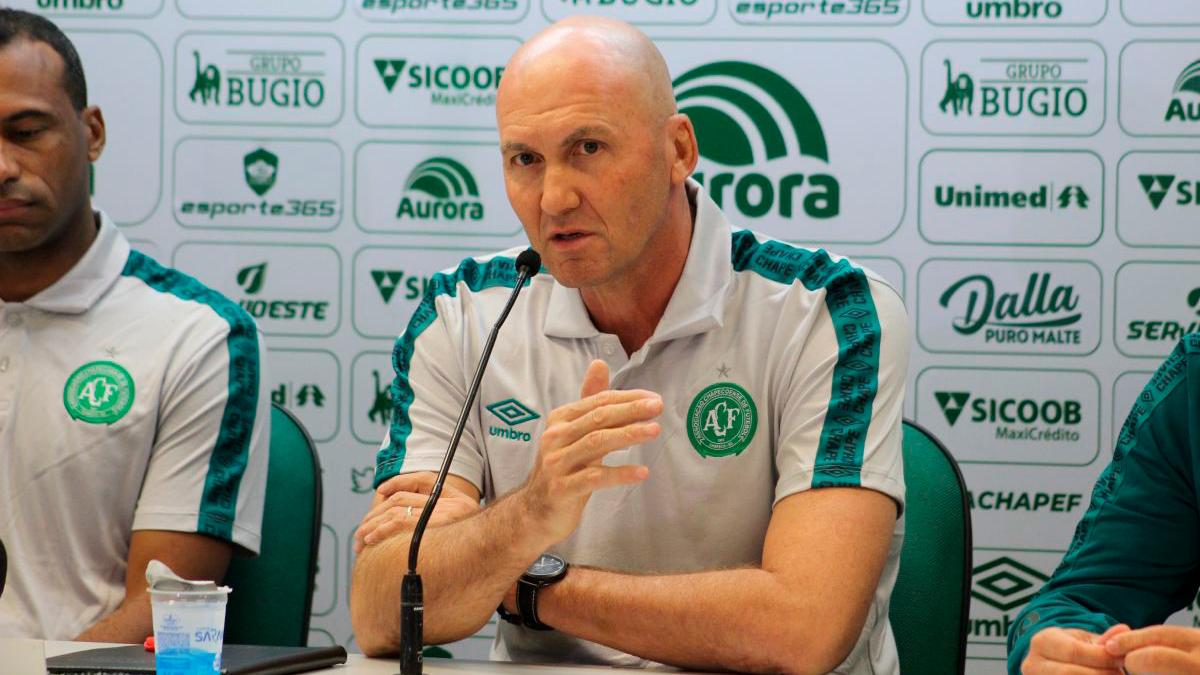 Técnico da Chapecoense surpreende ao comentar derrota para o Inter