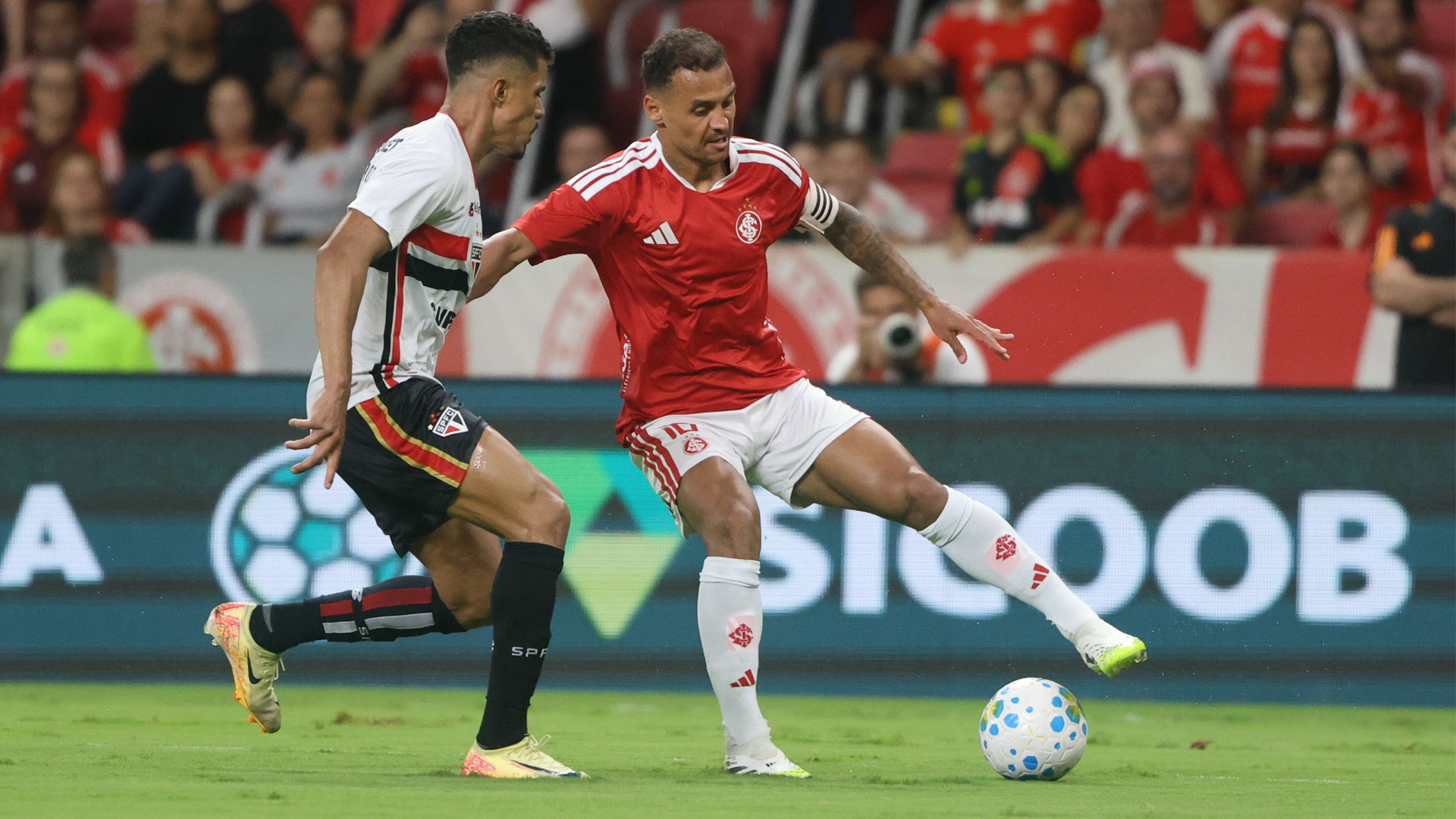 Enquanto Inter sofre sem patrocínio, São Paulo pode acertar e garantir valor milionário