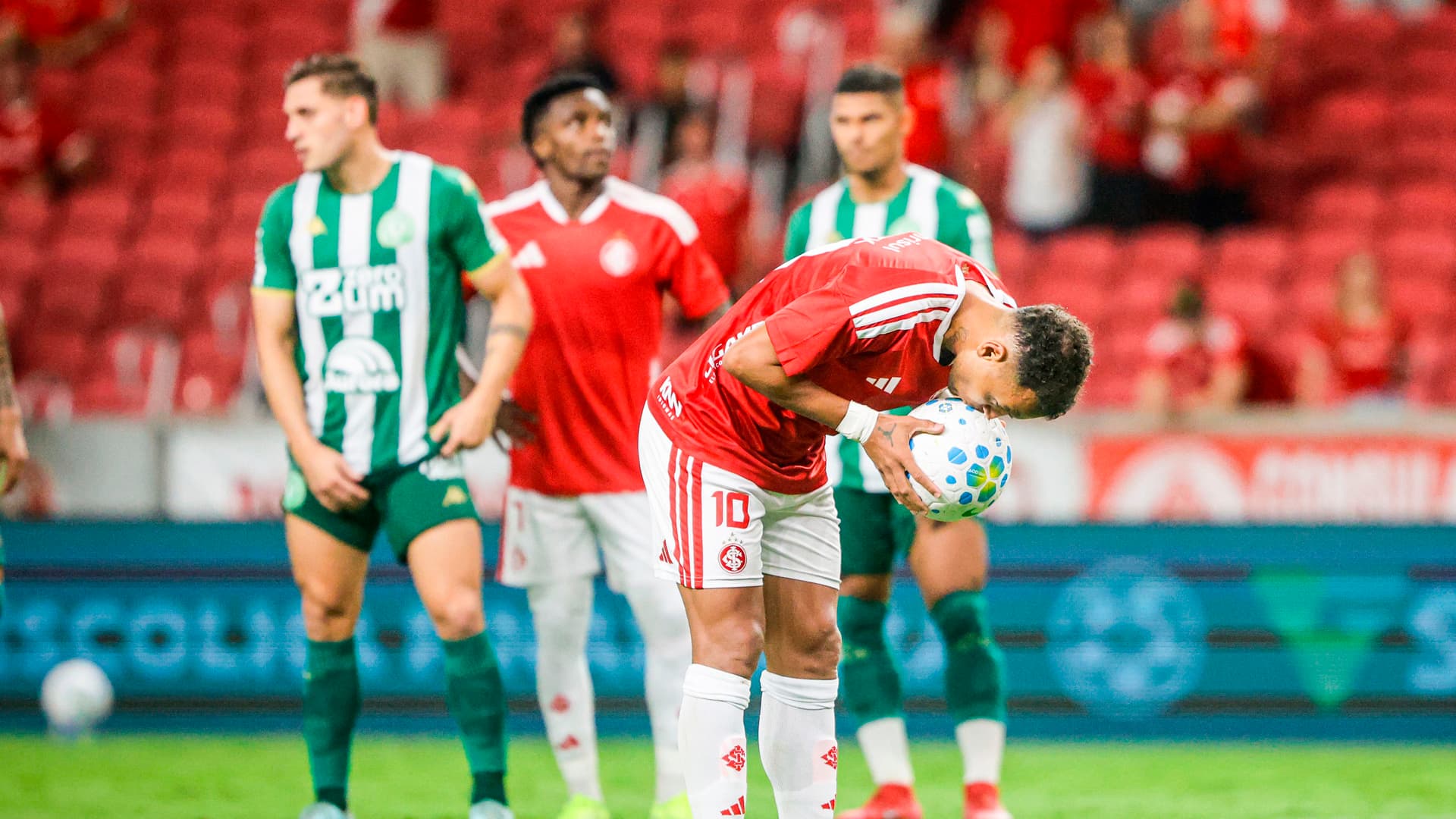 Inter agiu nos bastidores, “Rei da bola parada” chegou e quase ninguém percebeu