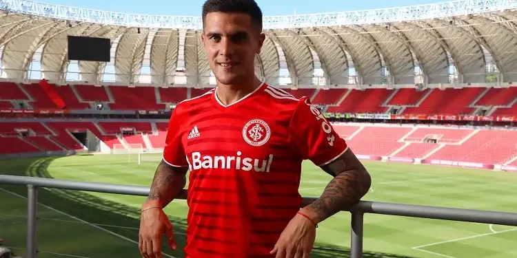 Bustos reestreia indigesta brasileirão sofrendo