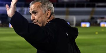 Inter nelsinho baptista aposentou futebol
