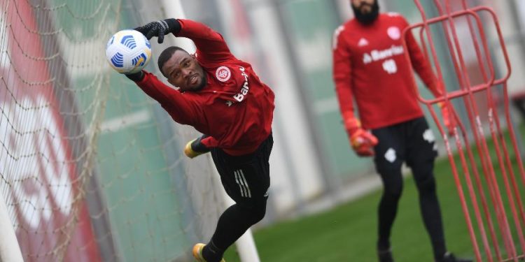 Goleiro base inter salva palmeiras
