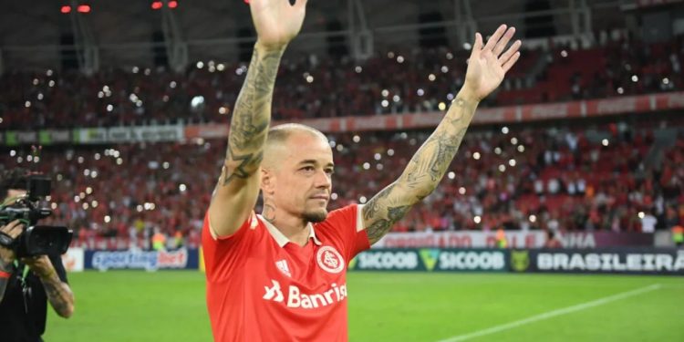 Inter cobrado novamente contratação alessandro