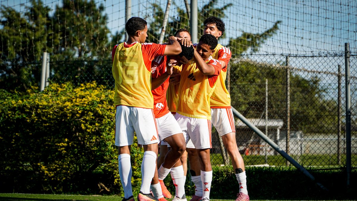 Inter goleia torneio sub mantém