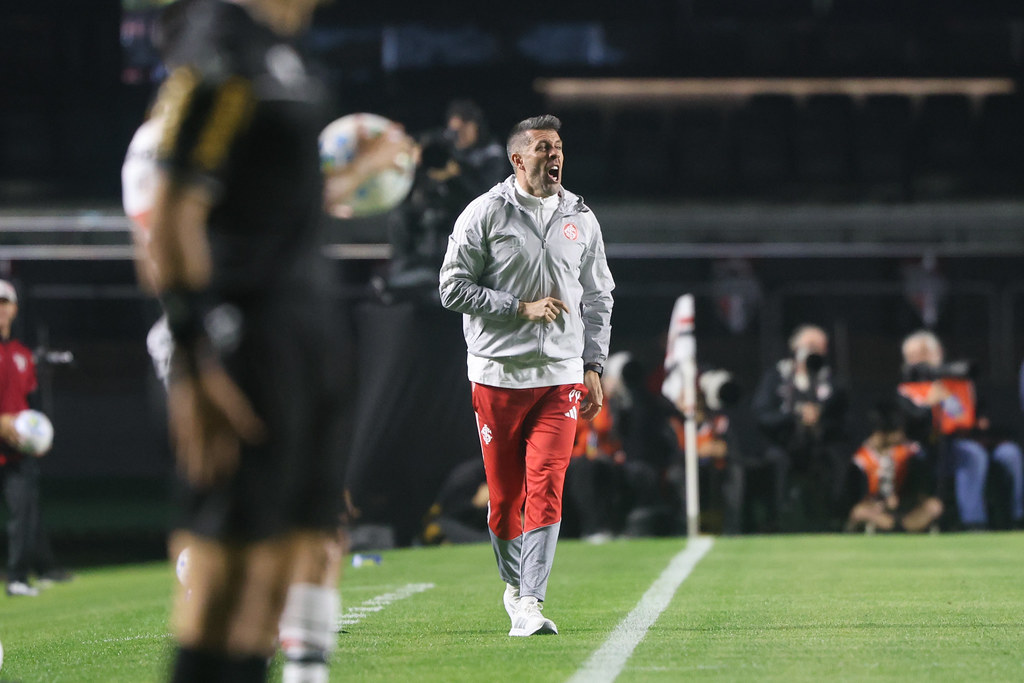 Pezzolano oferecido corinthians grêmio