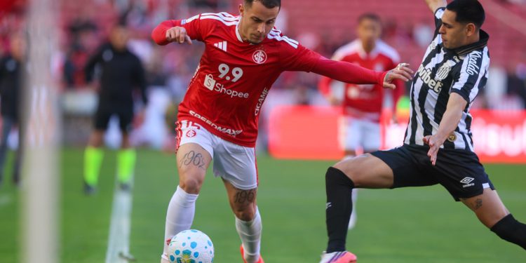 Torcedor infiltrado santos apanha beira
