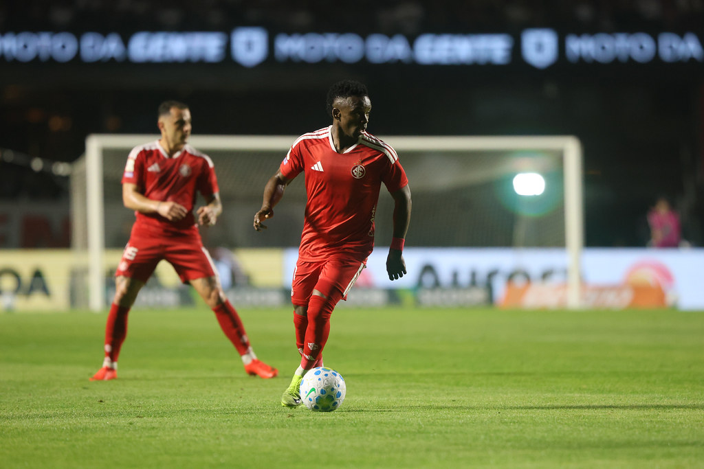 Zagueiro paulo rompeu ligamento joelho