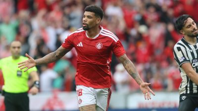 Gol juninho será mantido titular