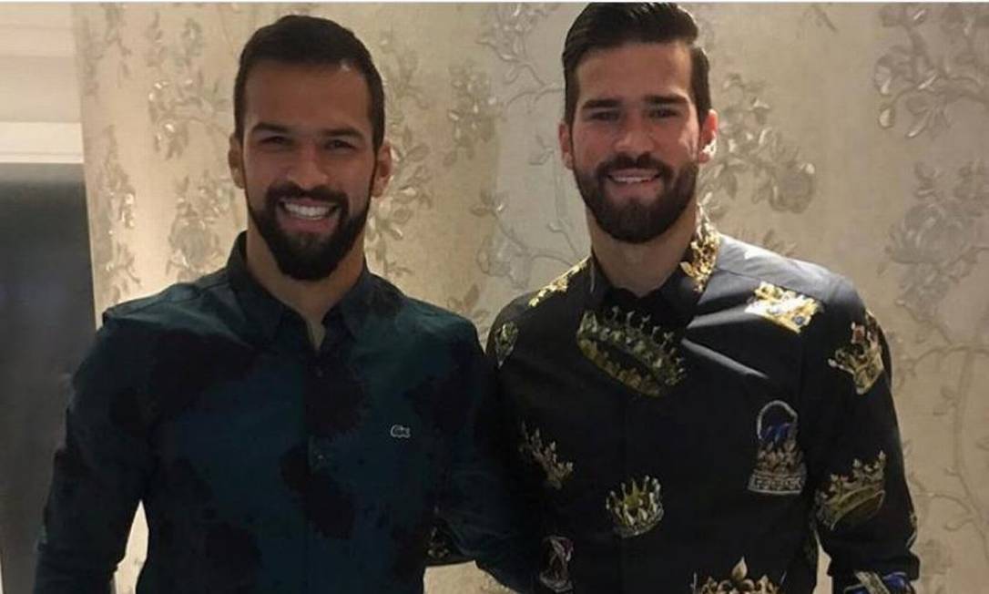 Sobrinho de Alisson e filho de Muriel, goleiro está treinando com os profissionais