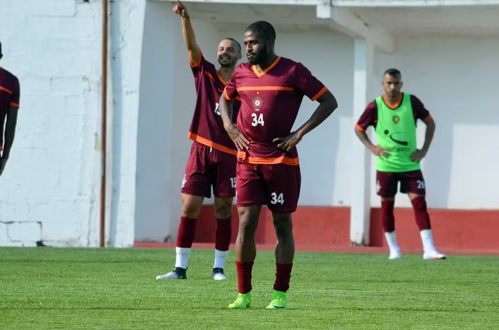Inter contratou lateral direito boa