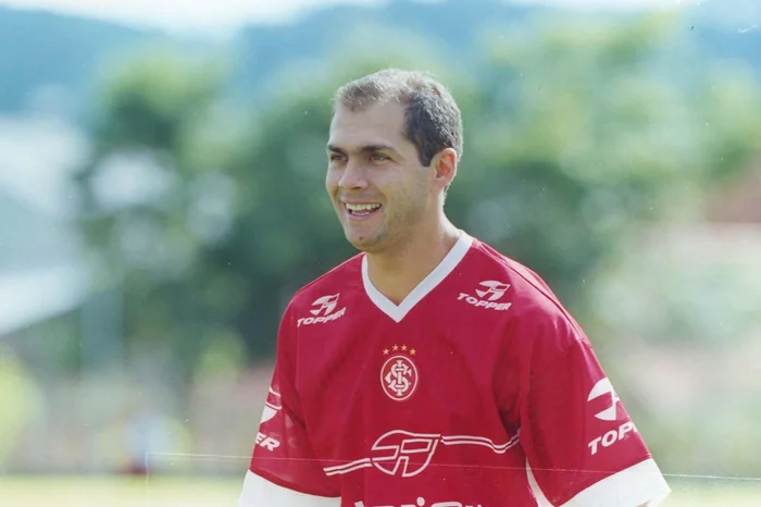 Eduardo baptista rendeu zagueiro sangaletti