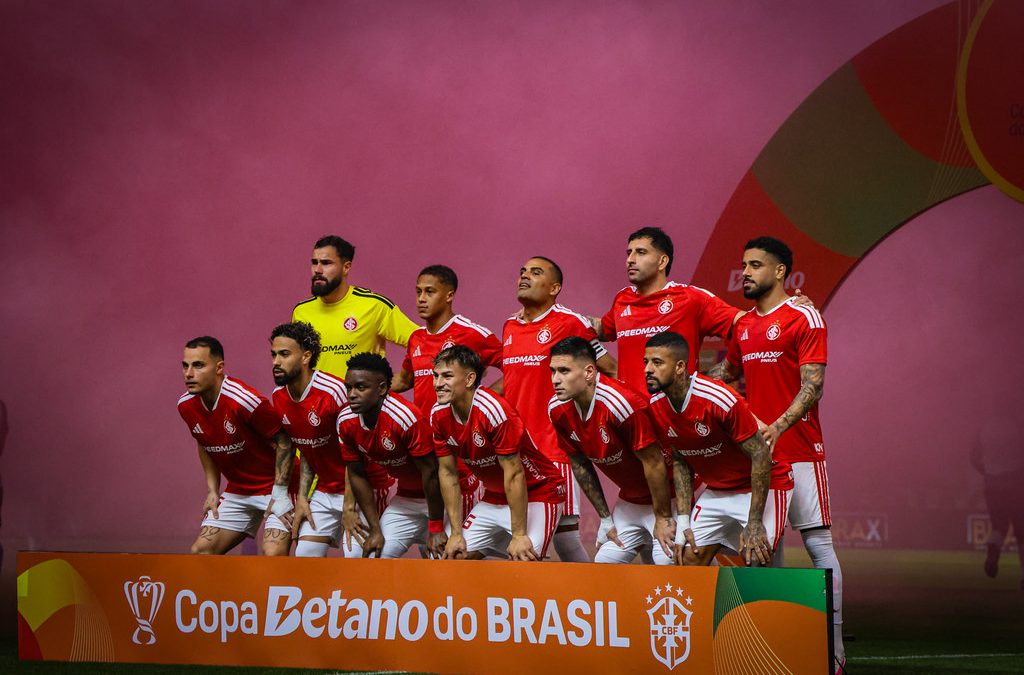 Zagueiro inter dúvida grenal