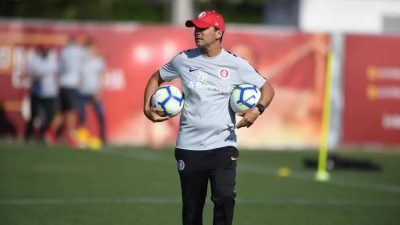 O aproveitamento ruim de Zé Ricardo no Inter, que hoje cobra mais de R$ 1 milhão do colorado